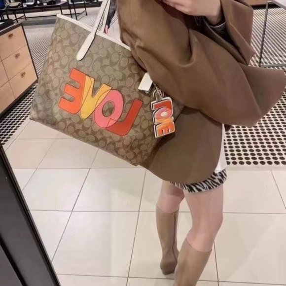 COACH City Tote In Signature Canvas With Love Print c2810 - Picture 5 of 11